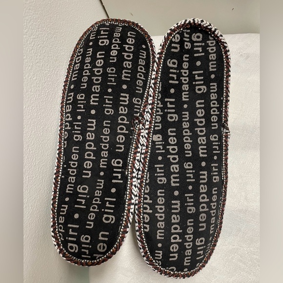 🖤Madden Girl Slippers🖤 - Picture 11 of 11